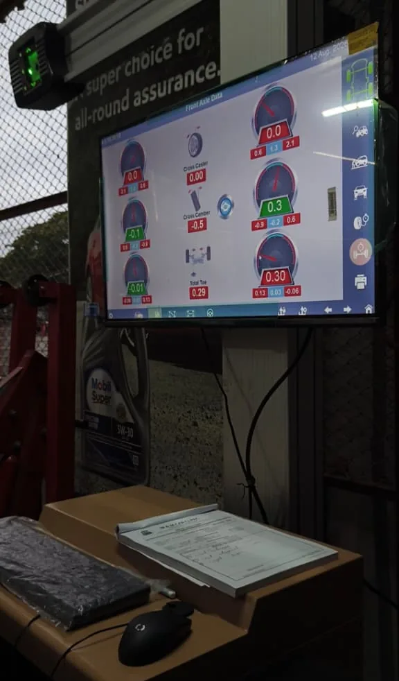 Alignment screen showing front-axle camber, caster and toe readings.